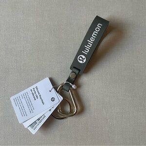 Lululemon silicone keychain - Bay Leaf/Light Ivory